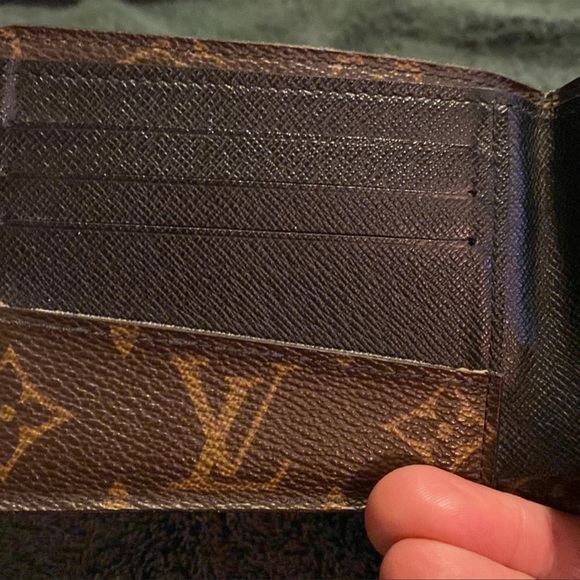 Authentic Louis Vuitton in excellent used condition - Picture 3 of 4